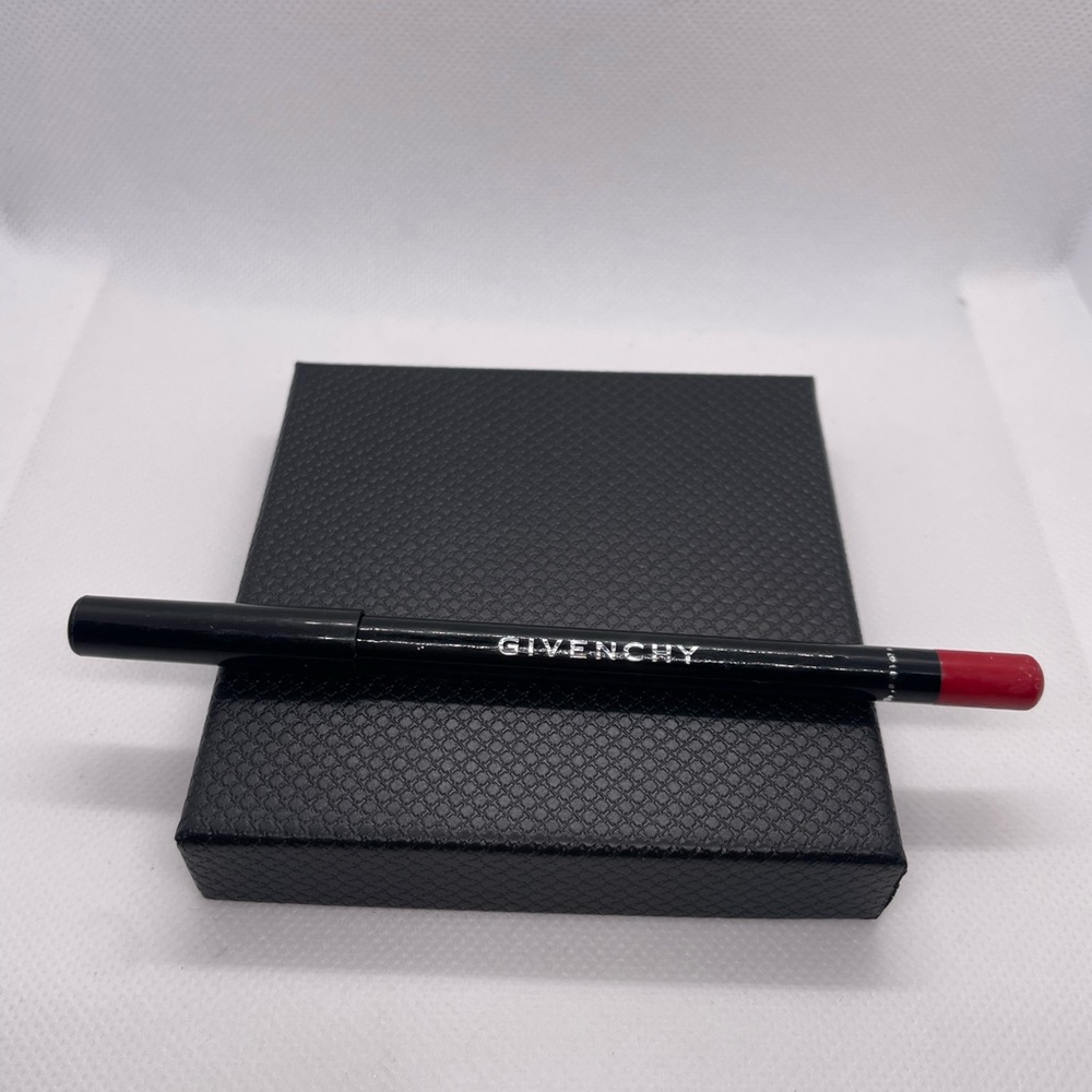 Givenchy Bold Red Lip Liner